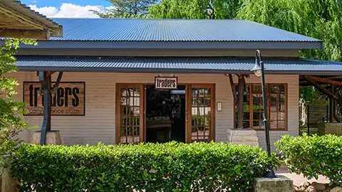 19-Kiara_Lodge_Traders