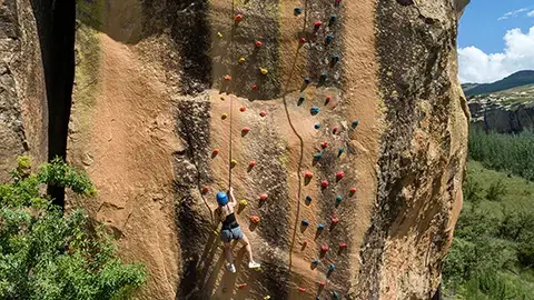 21_Kiara_Lodge_Facility_ClimbingRock